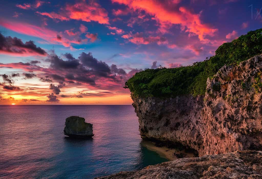 Sunset over Banzai Cliff in Saipan